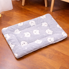 Thickened Comfortable Warm Small Cat Sleeping Cushion Skin-friendly Cute Winter Medium Dog Sofa Mat for Puppy Bed Accessories